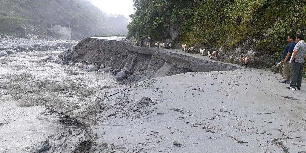 बाढीपहिराले सडकमा रु ८० करोडको क्षति